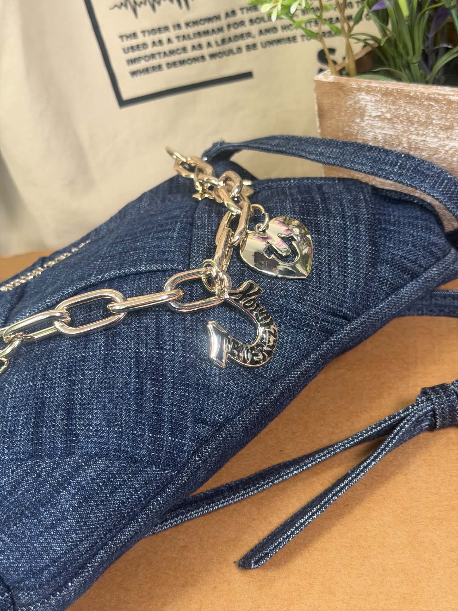 Women's Crossbody Shoulder Bag Stylish Versatile,and Trendy Handbag.